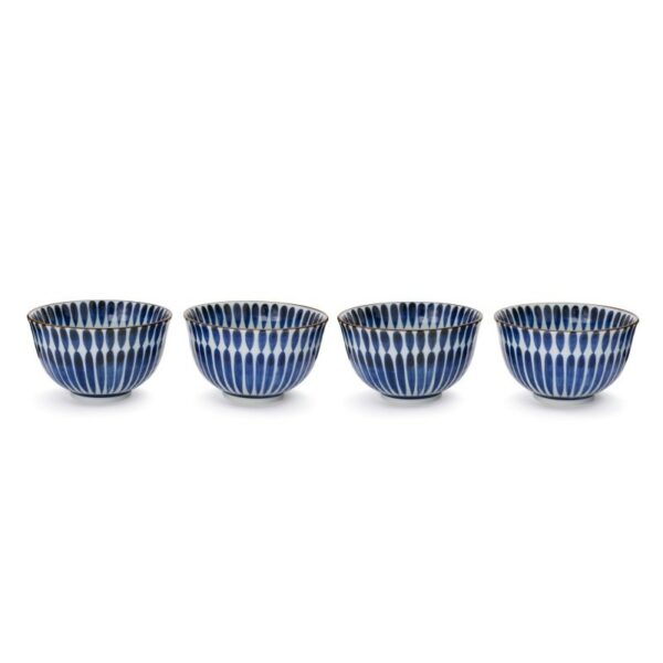 Set de 4 bols japonais bleus présentés en ligne
