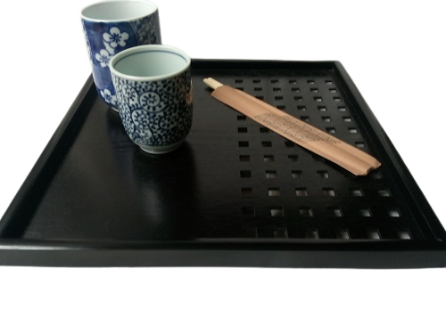 Plateau japonais noir pour présenter vos ustensiles du Japon pour le thé ou le service de table