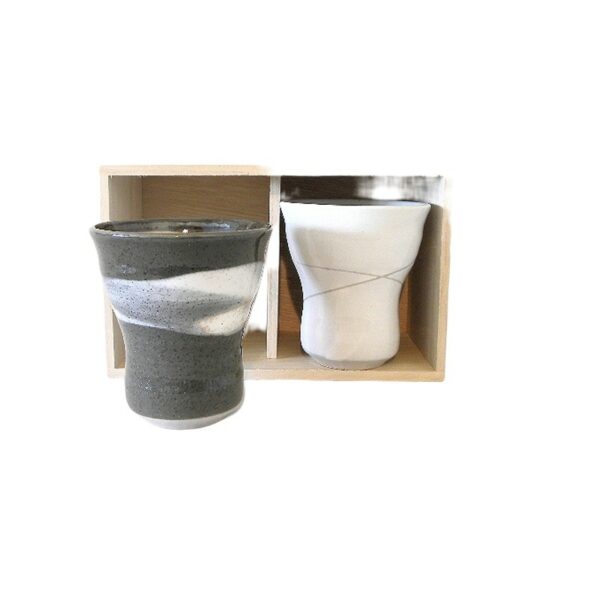 Set de 2 verres à thé japonais noir et blanc