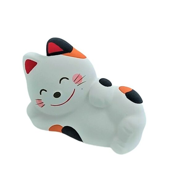 Maneki neko couché